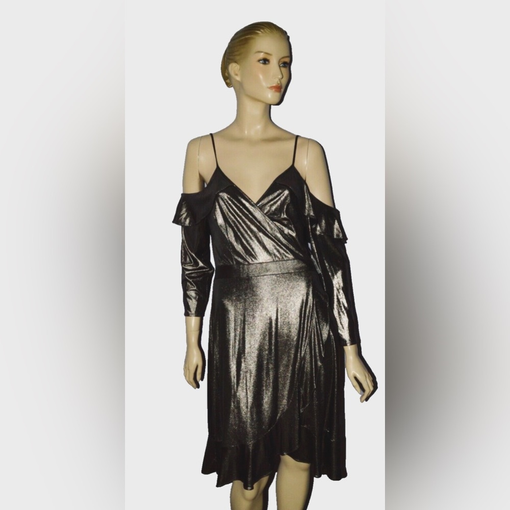 COLLECTIVE CONCEPTS NEW $98 NWT SIZE M METALLIC PEWTER COLD SHOULDER MINI DRESS